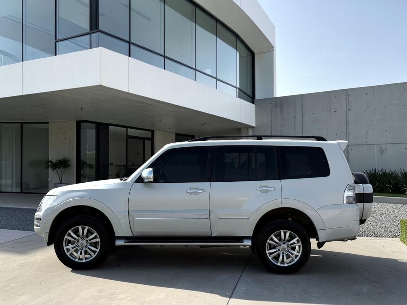 ميتسوبيشي باجيرو AED 1,360 P.M | 0% DOWN PAYMENT | MITSUBISHI PAJERO GLS | 3.8L V6 | 2020 | GCC SPECS