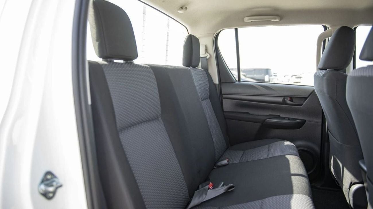 تويوتا هيلوكس GL HILUX 2.4L MED OPTION