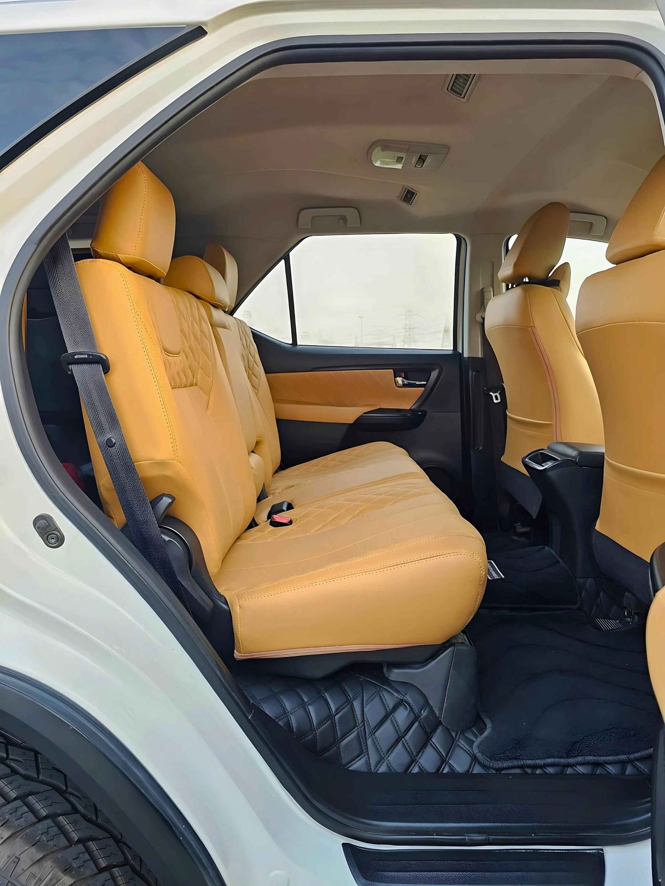 تويوتا فورتونر EXR / V4 / 4WD/ DVD CAMERA / LEATHER/ 1274 MONTHLY/ LOT# 103037