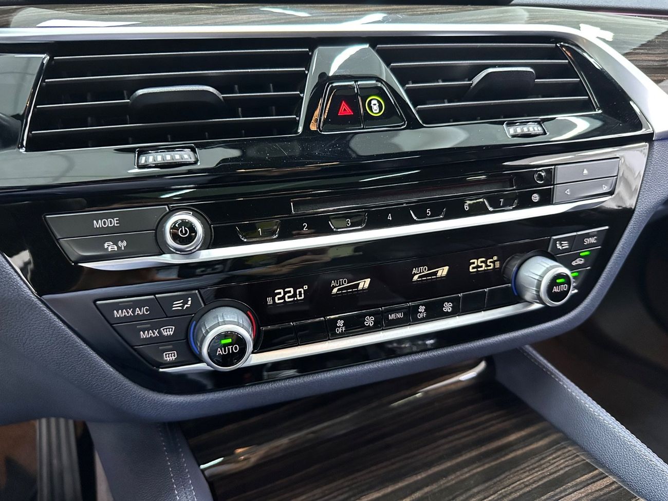 بي أم دبليو 530i Luxury 2.0L