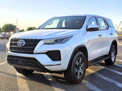 Toyota Fortuner Toyota Fortuner 2.7l Petrol A/T  RWD SUV Gcc 5Doors White Color 2026 Model