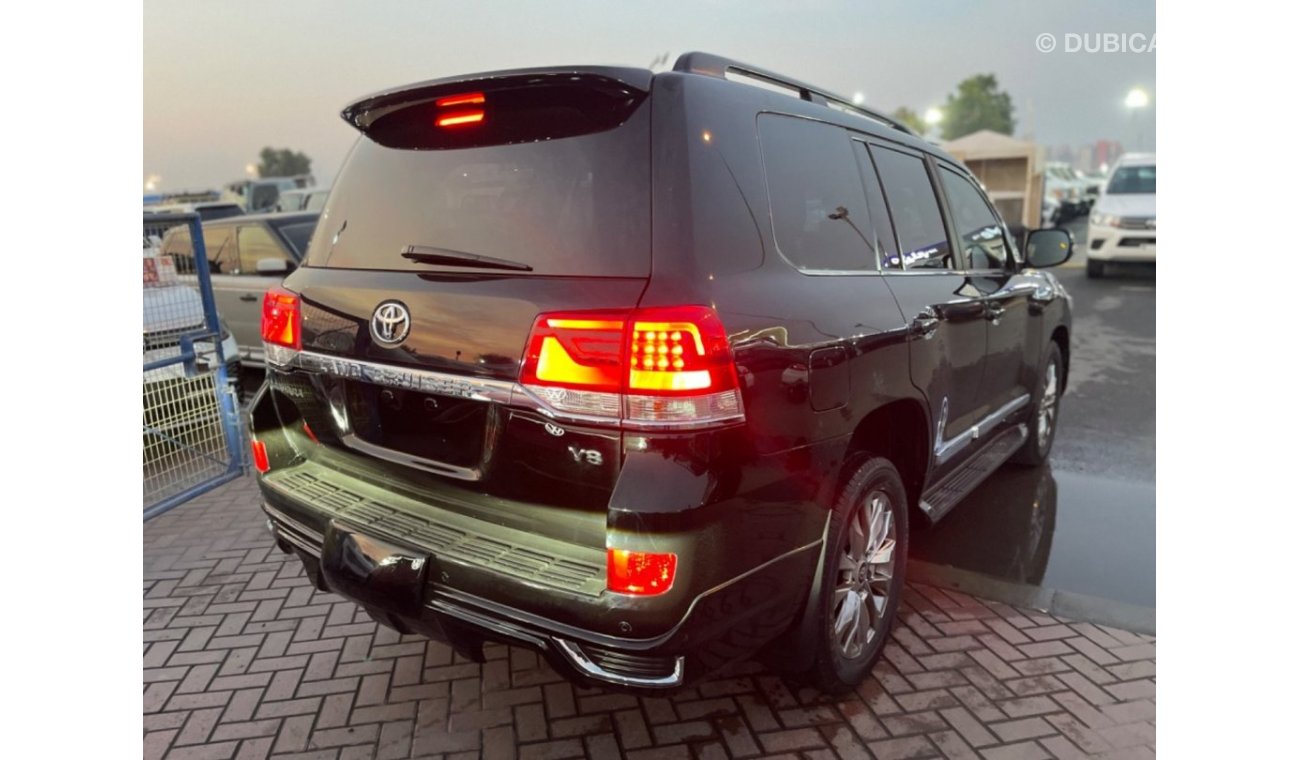 تويوتا لاند كروزر Toyota Landcruiser Sahara RHD Diesel engine model 2020 full Option