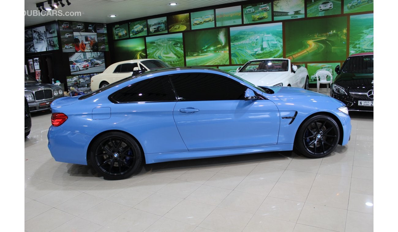 BMW M4 COUPE