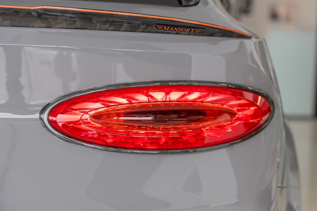 Bentley Bentayga ORIGINAL MANSORY  Bentayga - Crystal-Cut Headlights, Carbonado Evo Bespoke Carbon Exterior - 2025