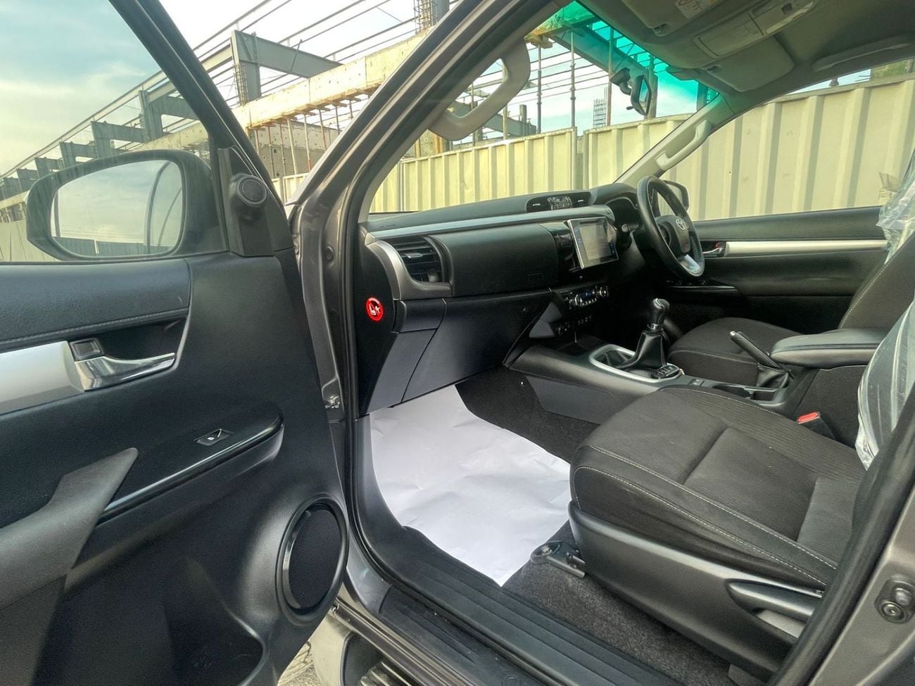 Toyota Hilux GLX RIGHT HAND VEHICLE ONLY FOR RIGHT HAND DRIVE