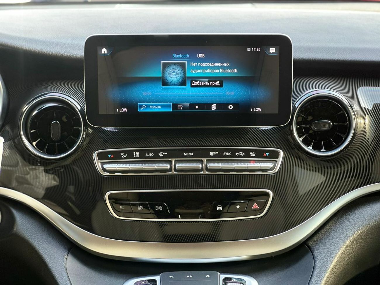 Mercedes Benz V 250 AVANTGARDE/E Std 2.1L Mercedes Benz V250 VIP GCC