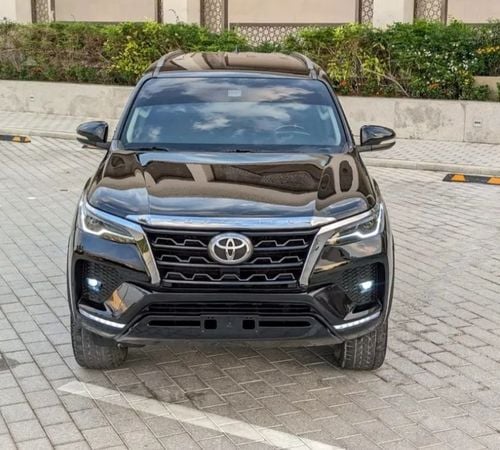 Toyota Fortuner Toyota Fortuner 2017Model modified 2025Model v6 4.0L petrol Engine Colour Black Interior Brown push