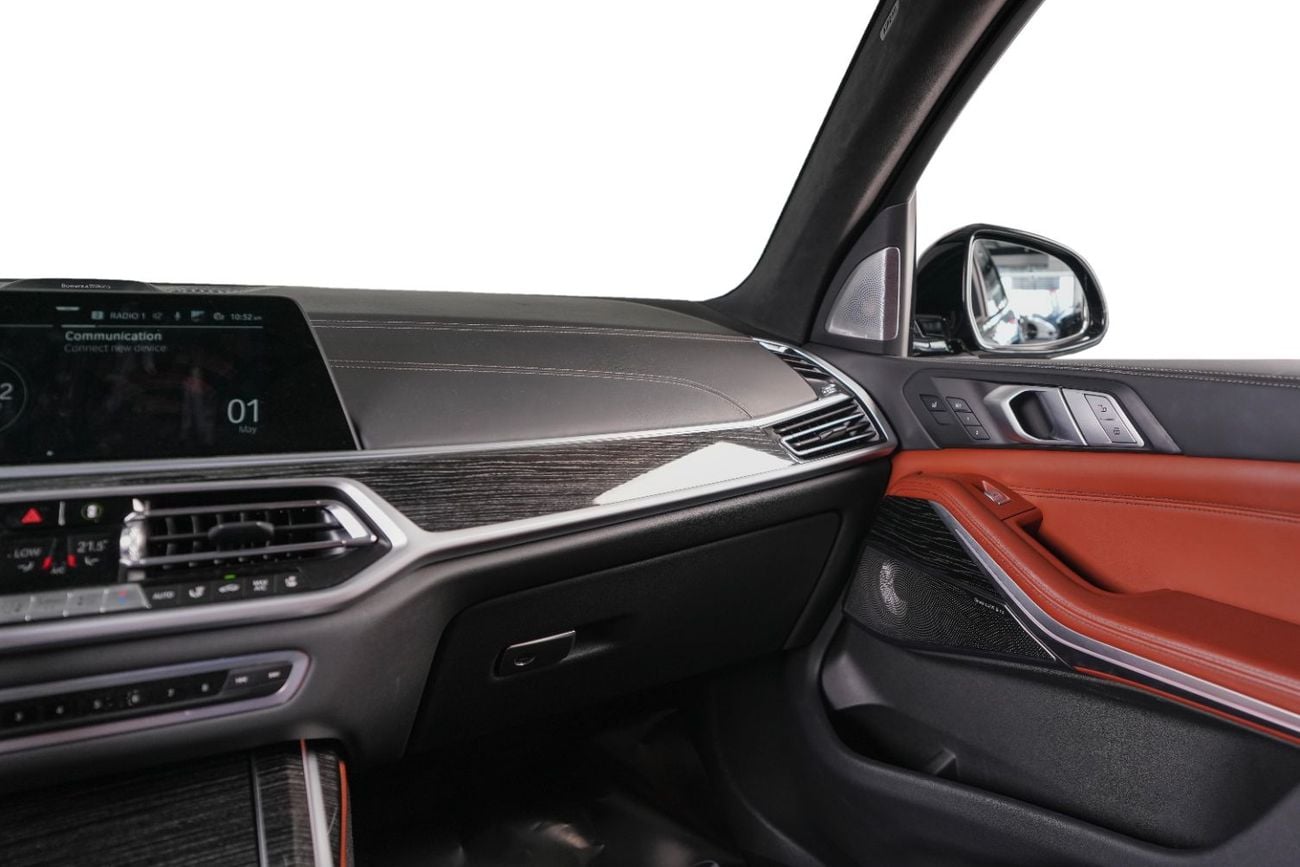 BMW X7 40i M Sport Pure 3.0L (335 HP) GCC-BMW Warranty Until 27/11/2026-7 Seats