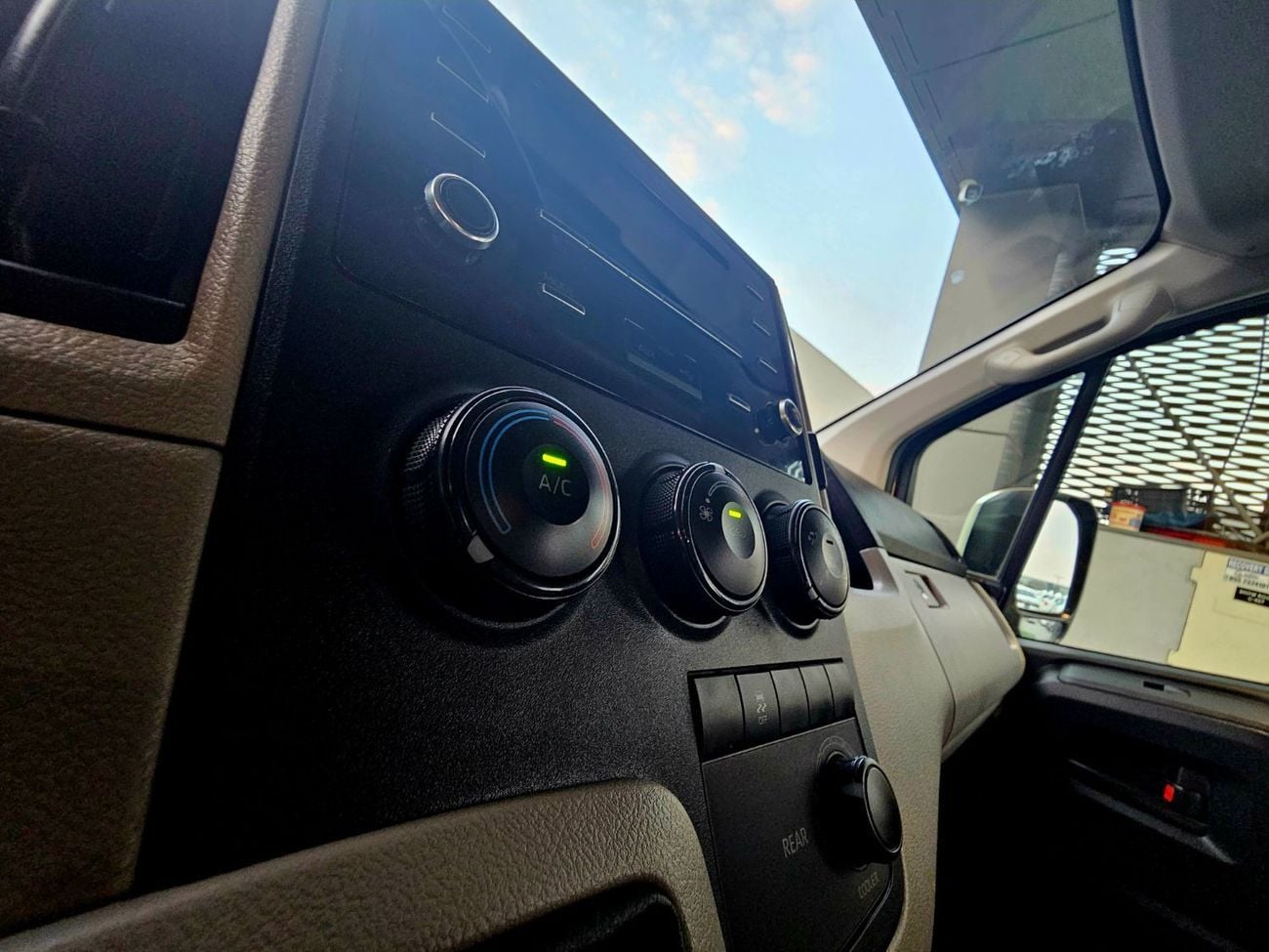 Toyota Hiace GL PASSENGER/ PATROL MANUAL/ 3.5 V6/ LOW MILEAGE