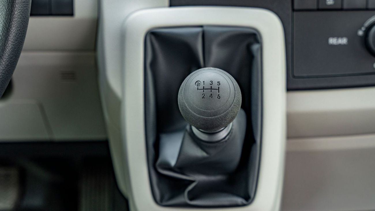تويوتا هاياس DX 2026 Toyota Hiace DX 3.5L AT Petrol (13 Seat)