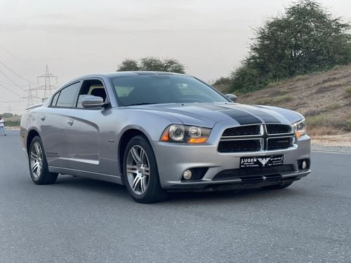 Dodge Charger R/T Dodge charger RT 2013 gcc 8 slinder