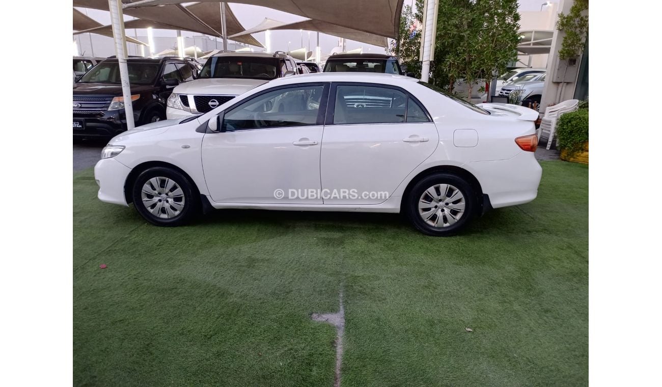 تويوتا كورولا موديل 2013 خليجى 1600 CC لون ابيض داخل بيج بدون حوادث بحالة ممتازة لاتحتاج لأى مصاريف