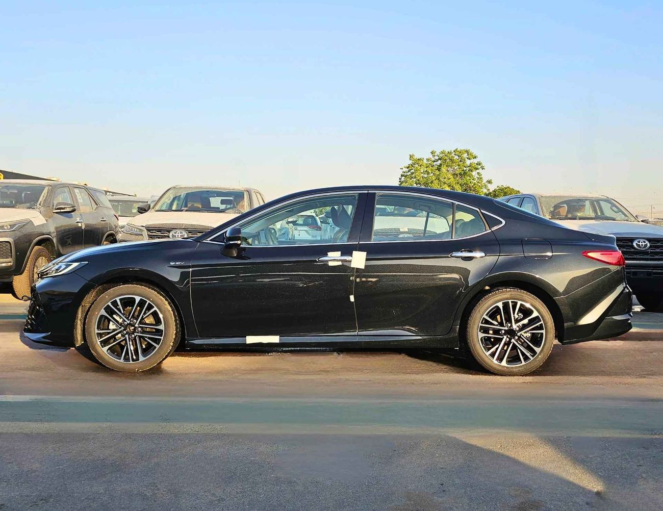 Toyota Camry G PREMIUM / 2.5L HYBRID / HEADUP DISPLAY / PANORAMAIC ROOF / CHINESS SPECS (CODE # HYBRID)