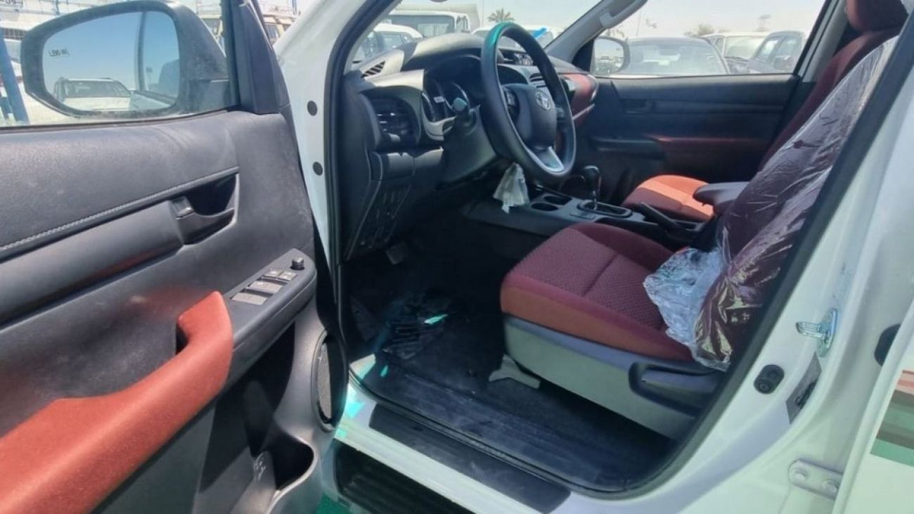 تويوتا هيلوكس petrol 2.7  4x4 2023