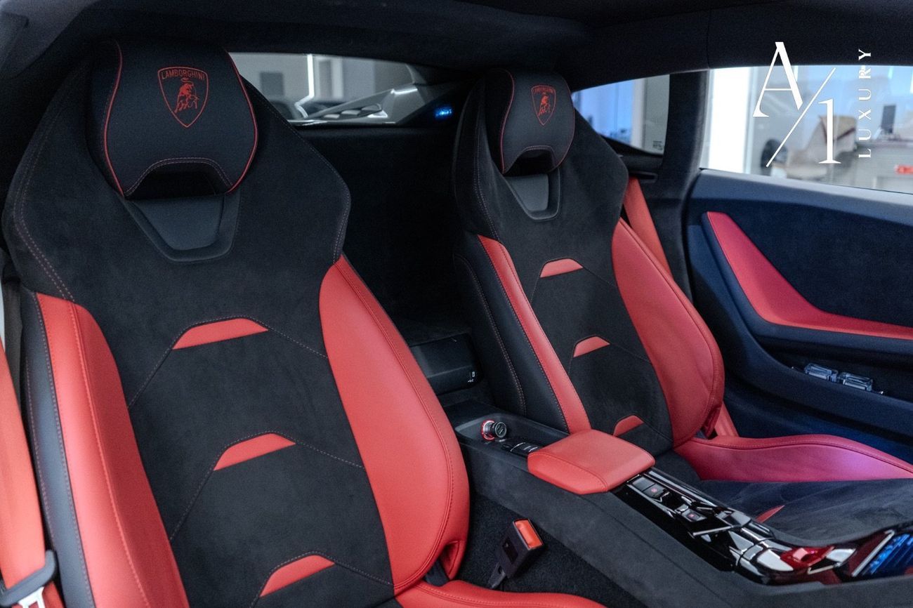 لامبورغيني هوراكان 2023 Lamborghini Huracan Tecnica, LP 640-2 V10, Very Low Kms, GCC Spec