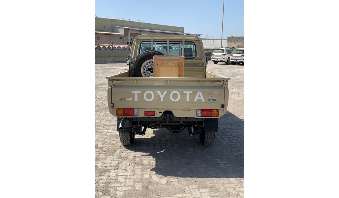 Toyota Land Cruiser Pick Up 4.0L single cabin Mid Option DL + winch