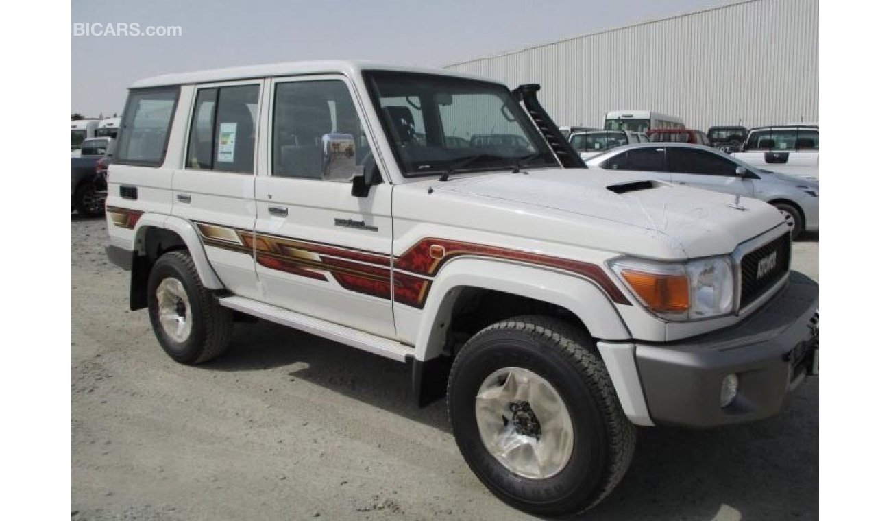 تويوتا لاند كروزر - LHD - 76 4.5L V8 DIESEL 6 SEATER LX SPECIAL MANUAL - WINCH