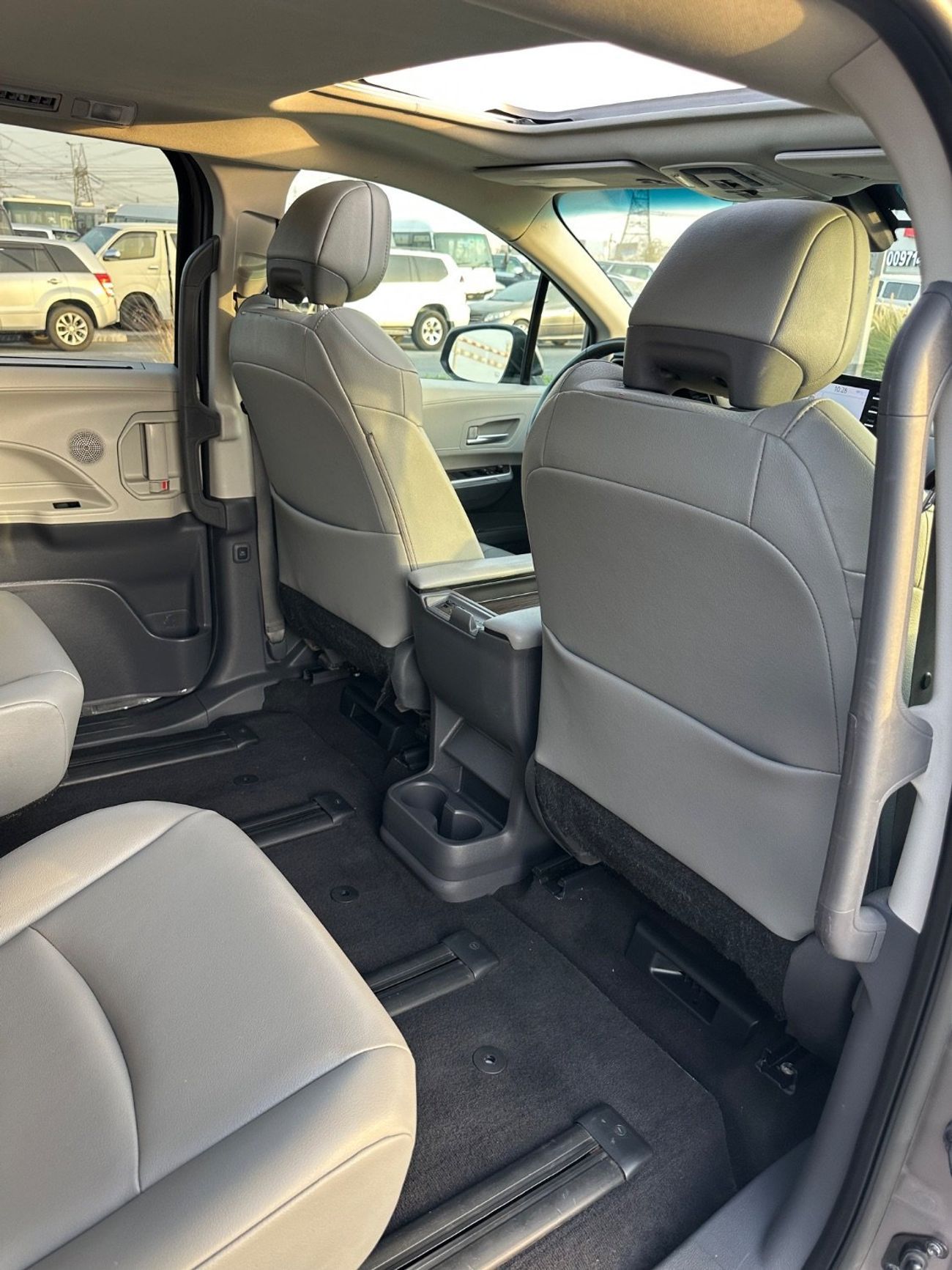 Toyota Sienna XLE Hybrid Sunroof Full Option 2022