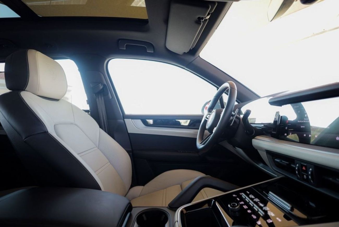 بورش كايان Porsche Cayenne 2024 GCC under Agency Warranty with Flexible Down-Payment.