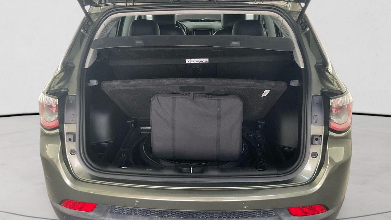 جيب كومباس 2.4 LIMITED HIGHLINE 4WD AUTO | شامل الضمان | 0 ﺪﻔﻋﺓ ﺃﻮﻟﻯ