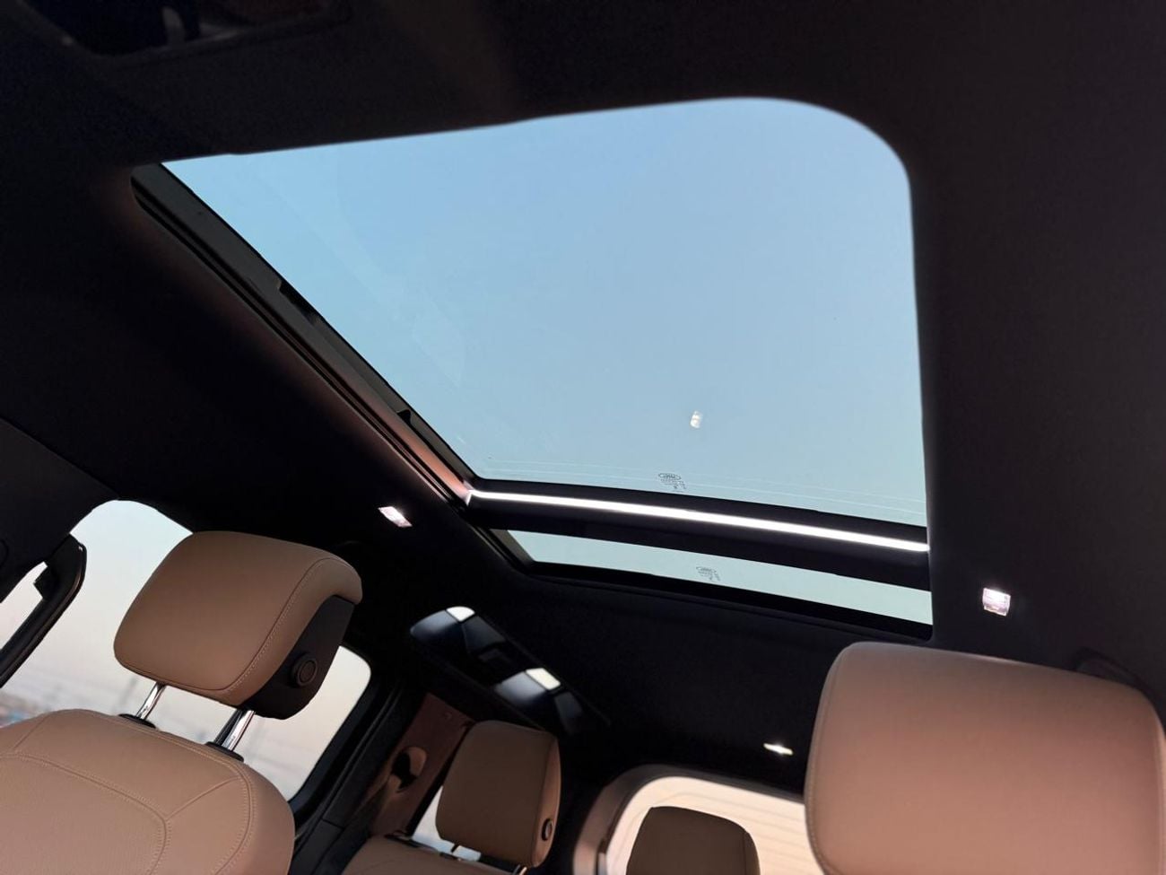 Land Rover Defender P400 110 X-Dynamic HSE 3.0L (5 Seater)