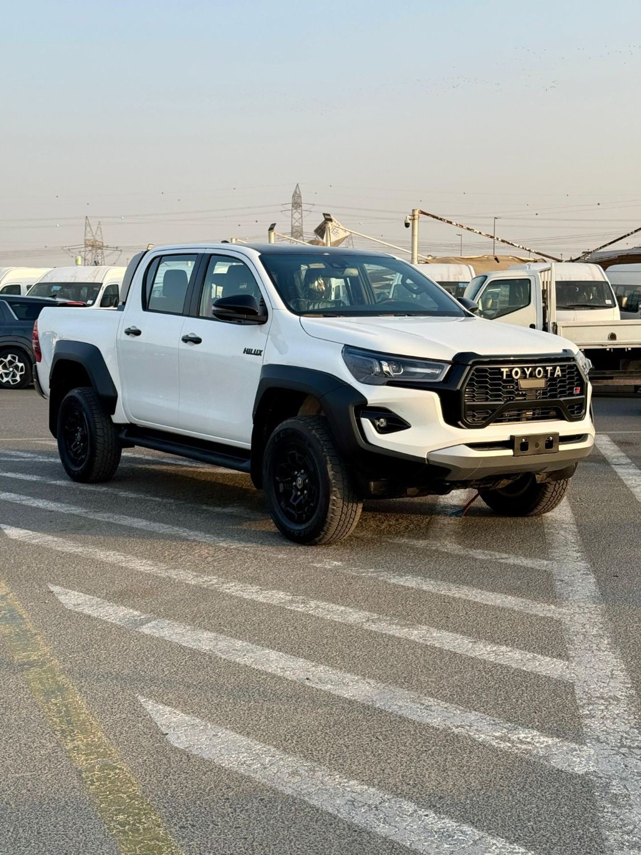 تويوتا هيلوكس TOYOTA HiLUX GR 2.8 DiESEL FuLL 2025 WHiTE