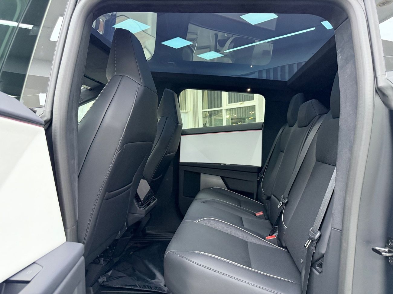 Tesla Cybertruck Foundation Series .. 3 motor