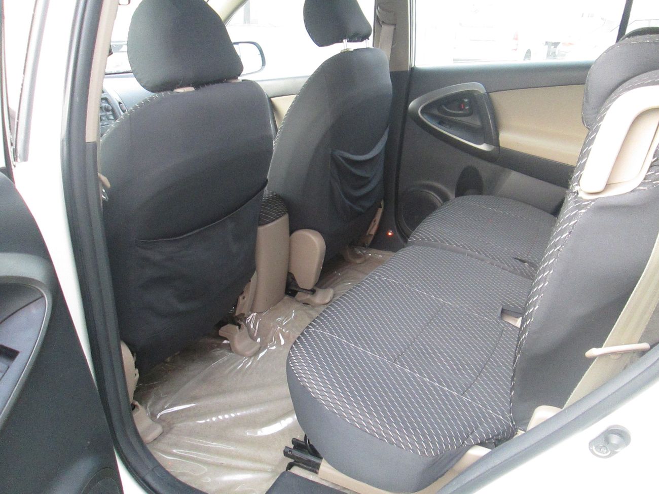Toyota RAV4 2.5L MID OPTION GOOD CONDITION LOOKING NICE (ONLY CASH)