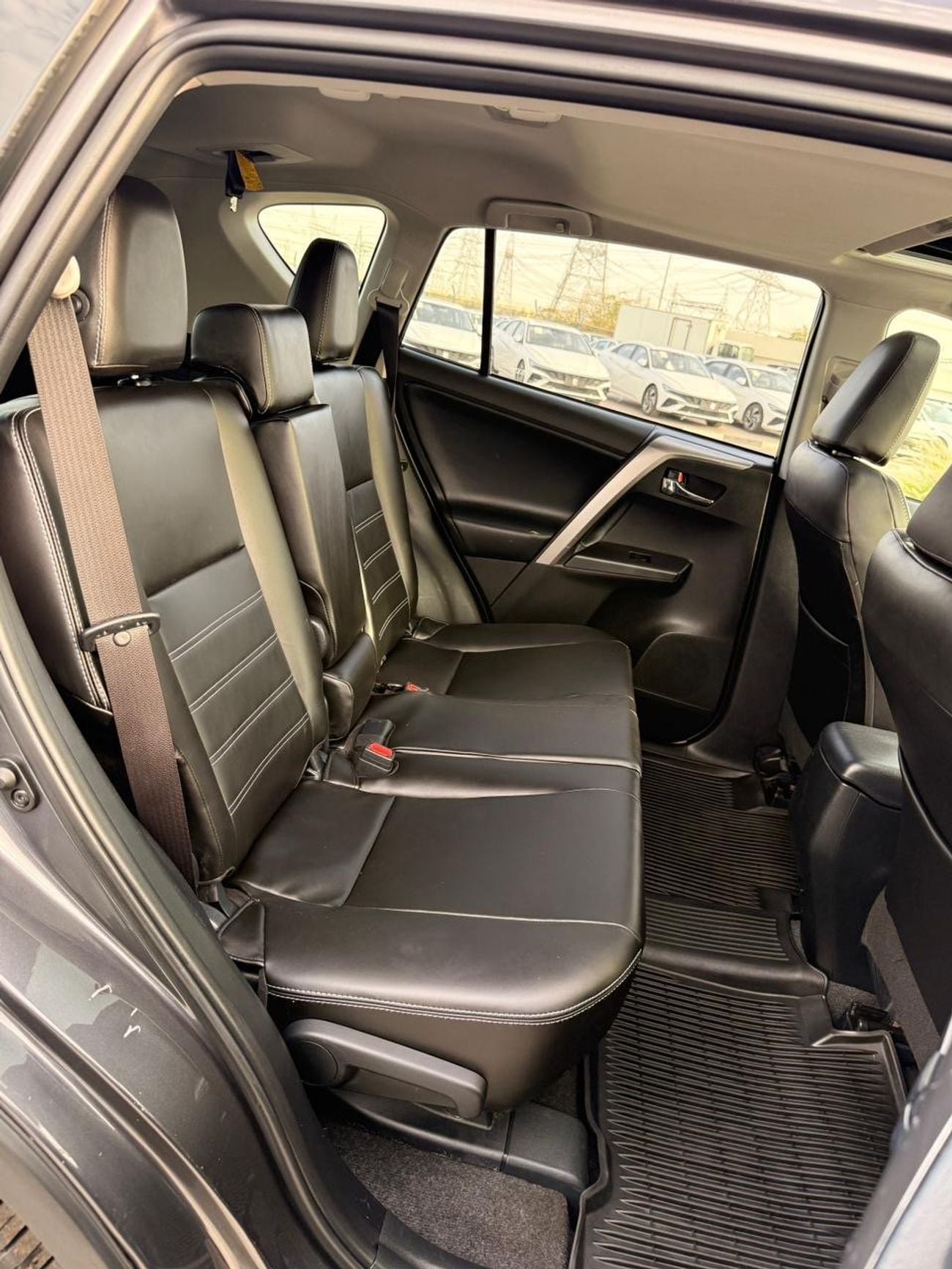 تويوتا راف ٤ XLE // sunroof,, leather seats// full option 2018