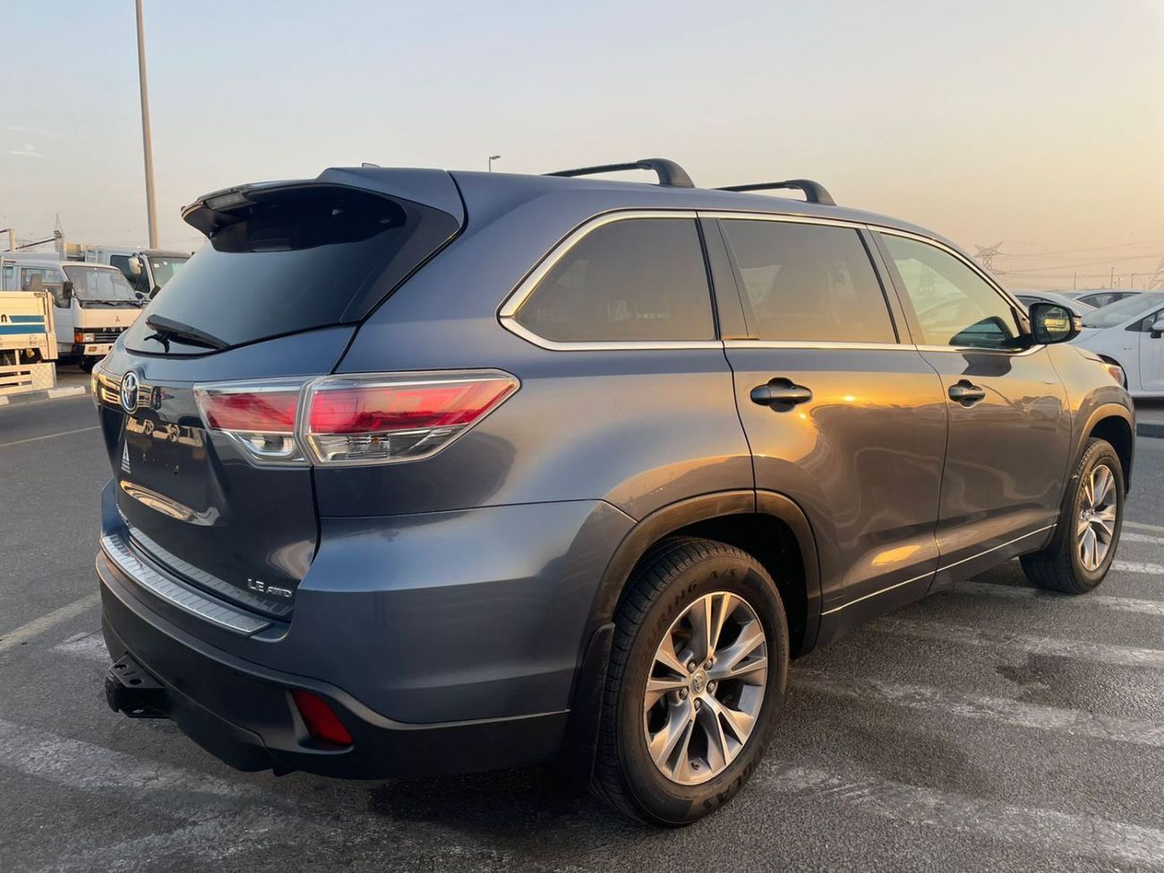 Toyota Highlander 2015 Toyota Highlander LE MidOption+ 3.5L V6 - AWD 4x4 - 7 Seater - Trunk Auto -