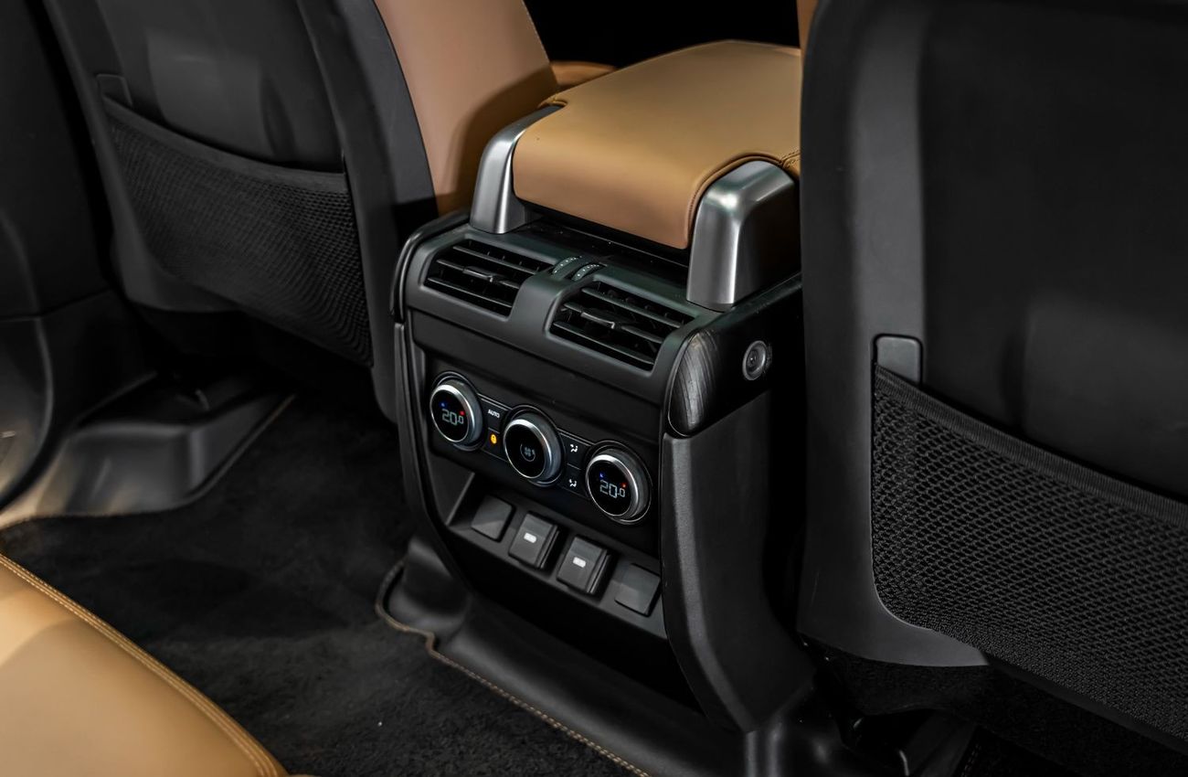 لاند روفر ديفندر 110 HSE P400 3.0L 2023 Urban Defender HSE P400, 2028 Land Rover Warranty + Service, Low KMs, GCC1