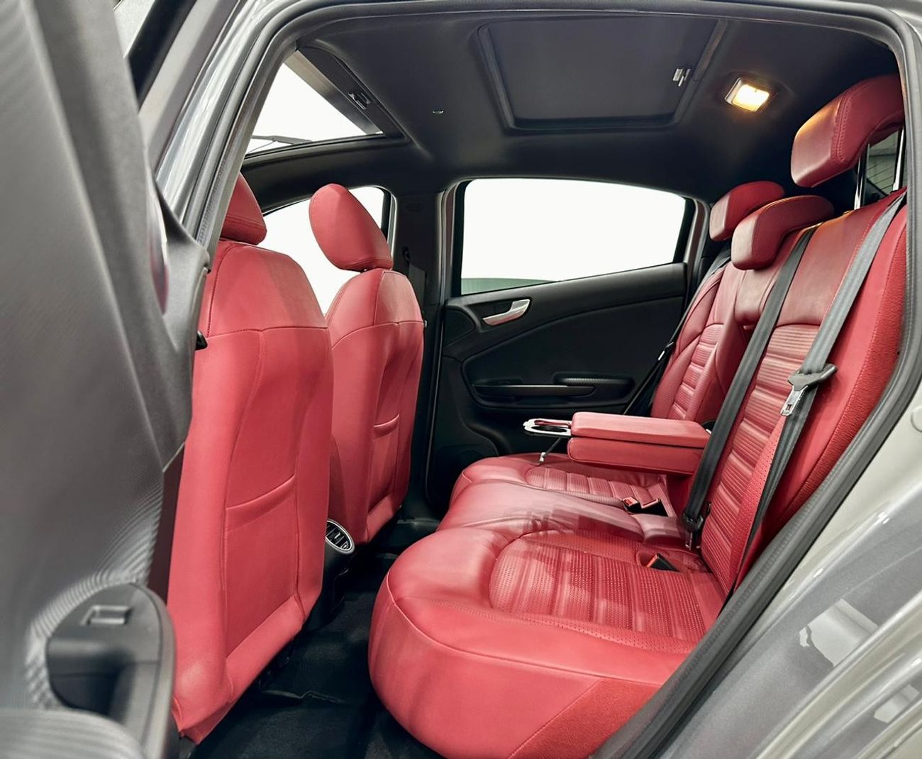 ألفا روميو ستيلفيو 2018 Alfa Romeo Giulietta Veloce Sport, Warranty, Full Service History, Excellent Condition, GCC