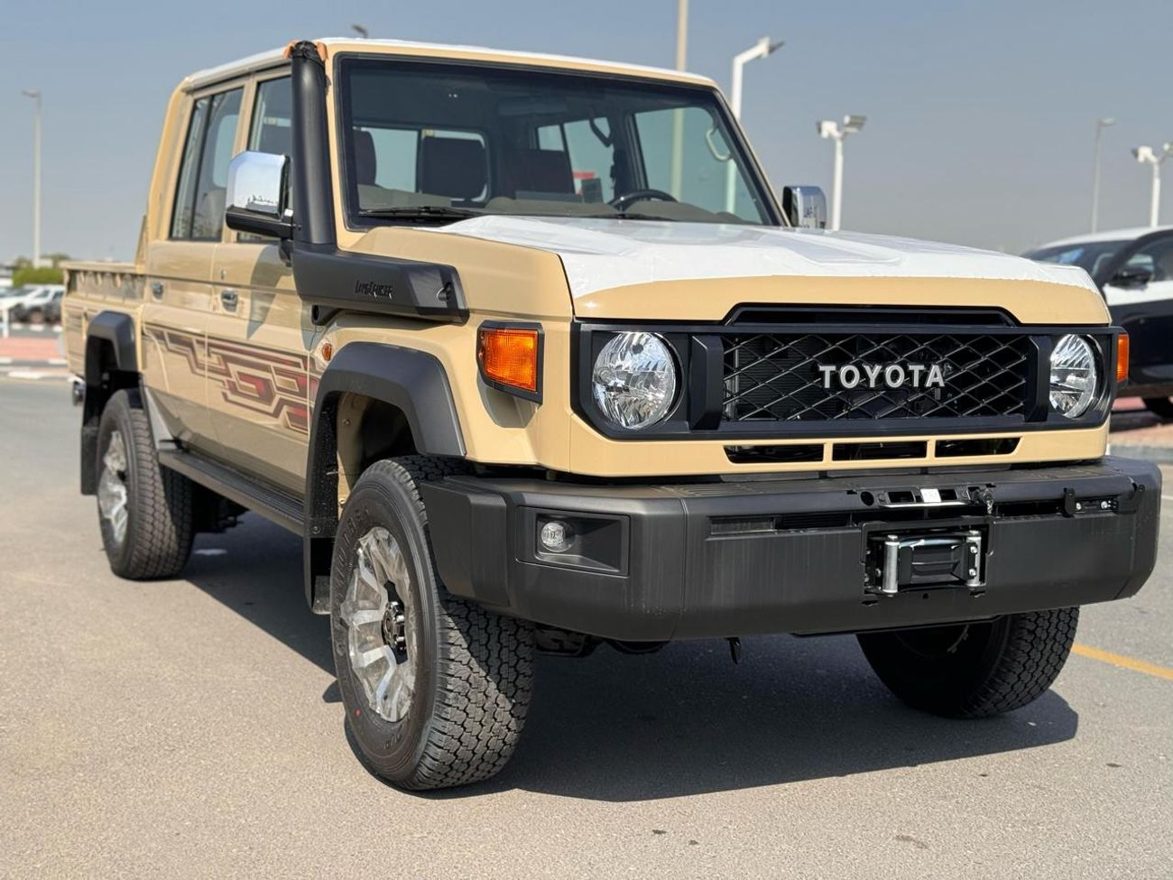 تويوتا لاند كروزر بيك آب DC 2.8L TURBODIESEL AUTOMATIC TRANSMISSION ( FOR RE-EXPORT ONLY )