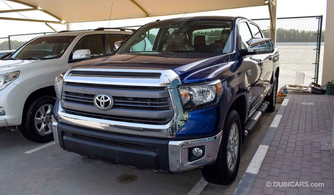 Toyota Tundra 5.7 L V8 SR5 TRD