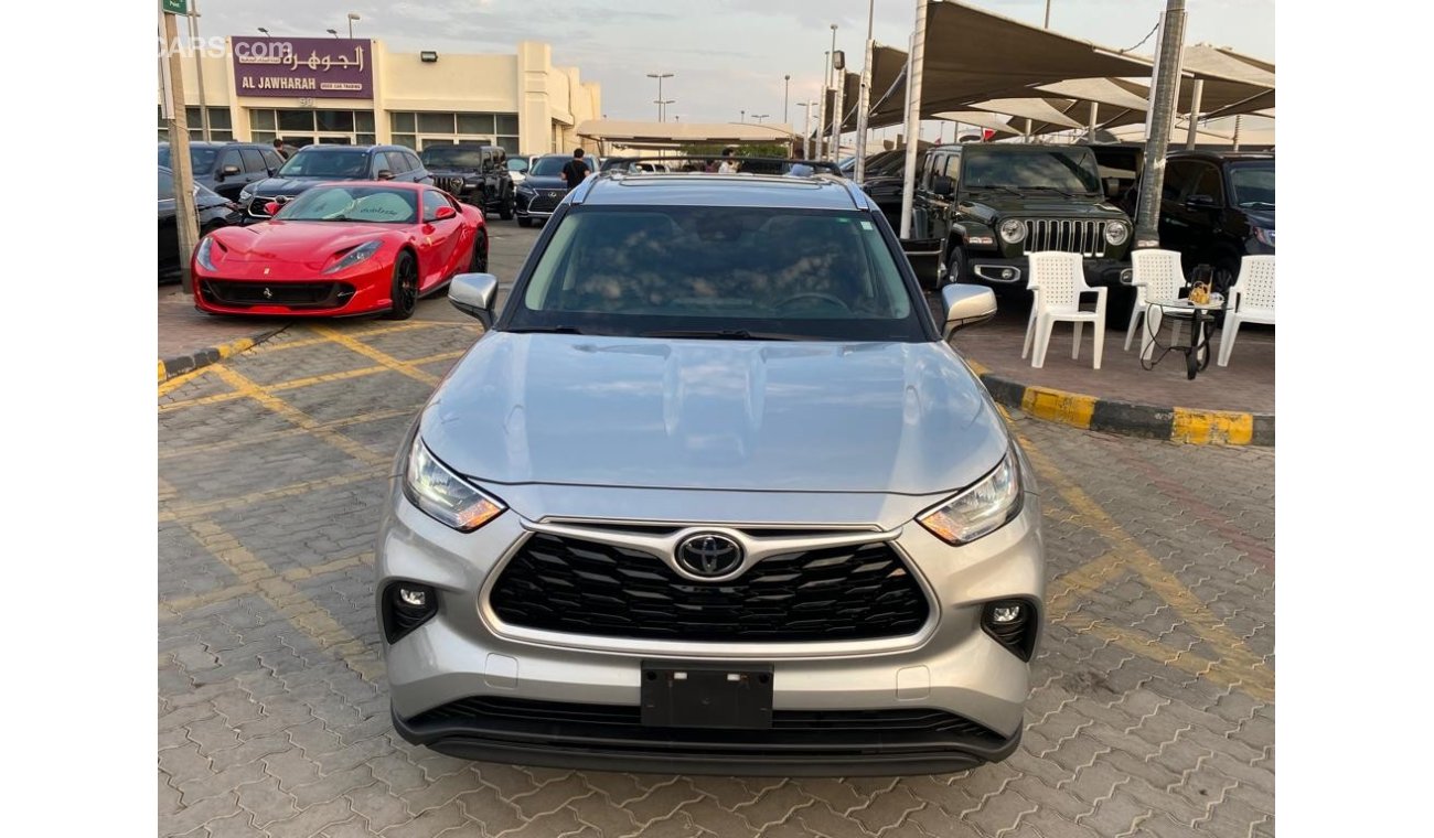 Used Toyota Highlander 2020 for sale in Sharjah 563947