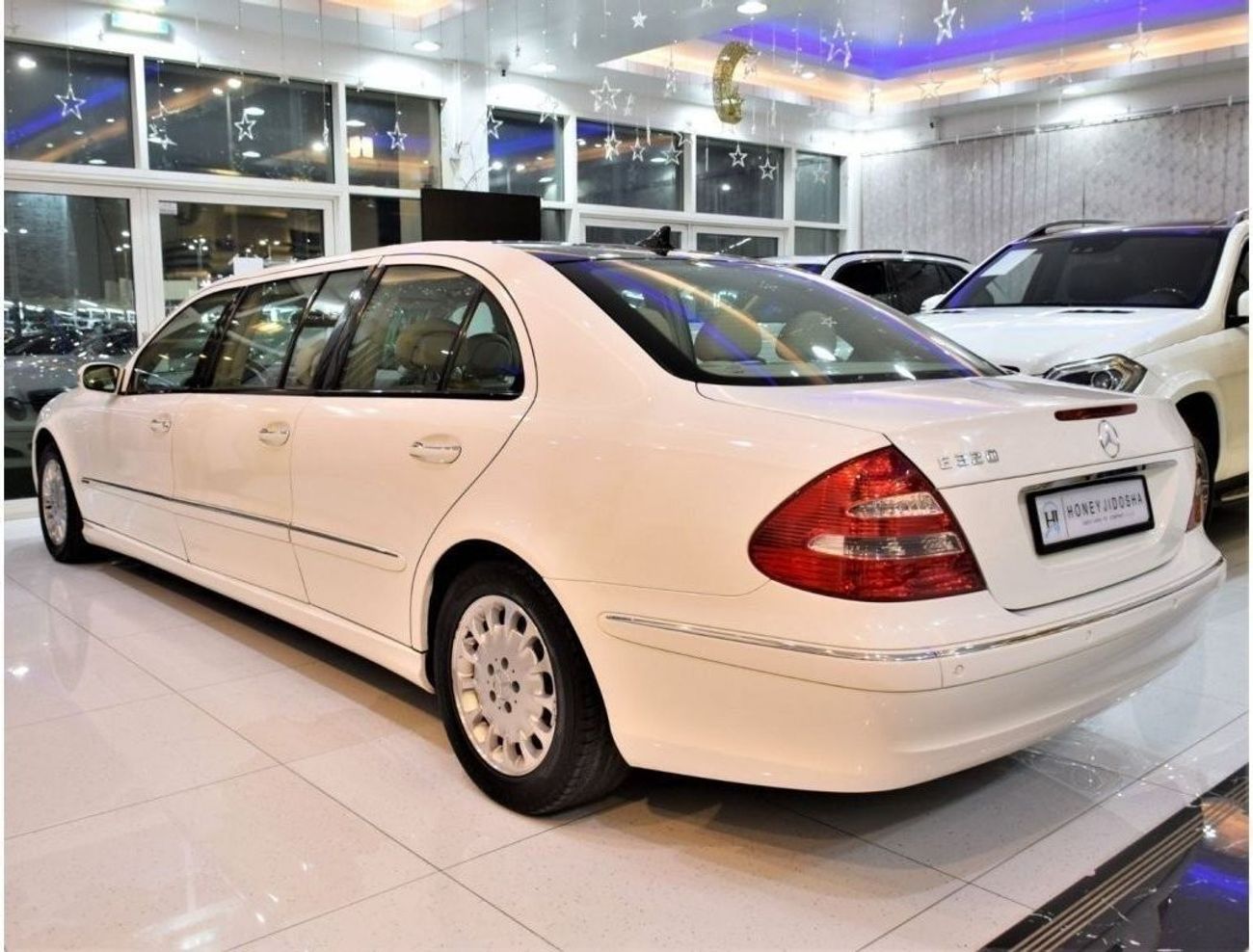 مرسيدس بنز E 320 EXCELLENT DEAL for our Mercedes Benz E320 ELEGANCE ( LIMOUSINE ) 2003 Model!! in White Color! GCC Sp