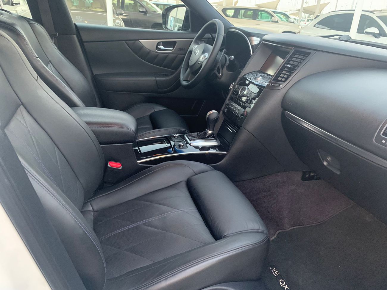 Infiniti QX70 Infiniti QX70 S