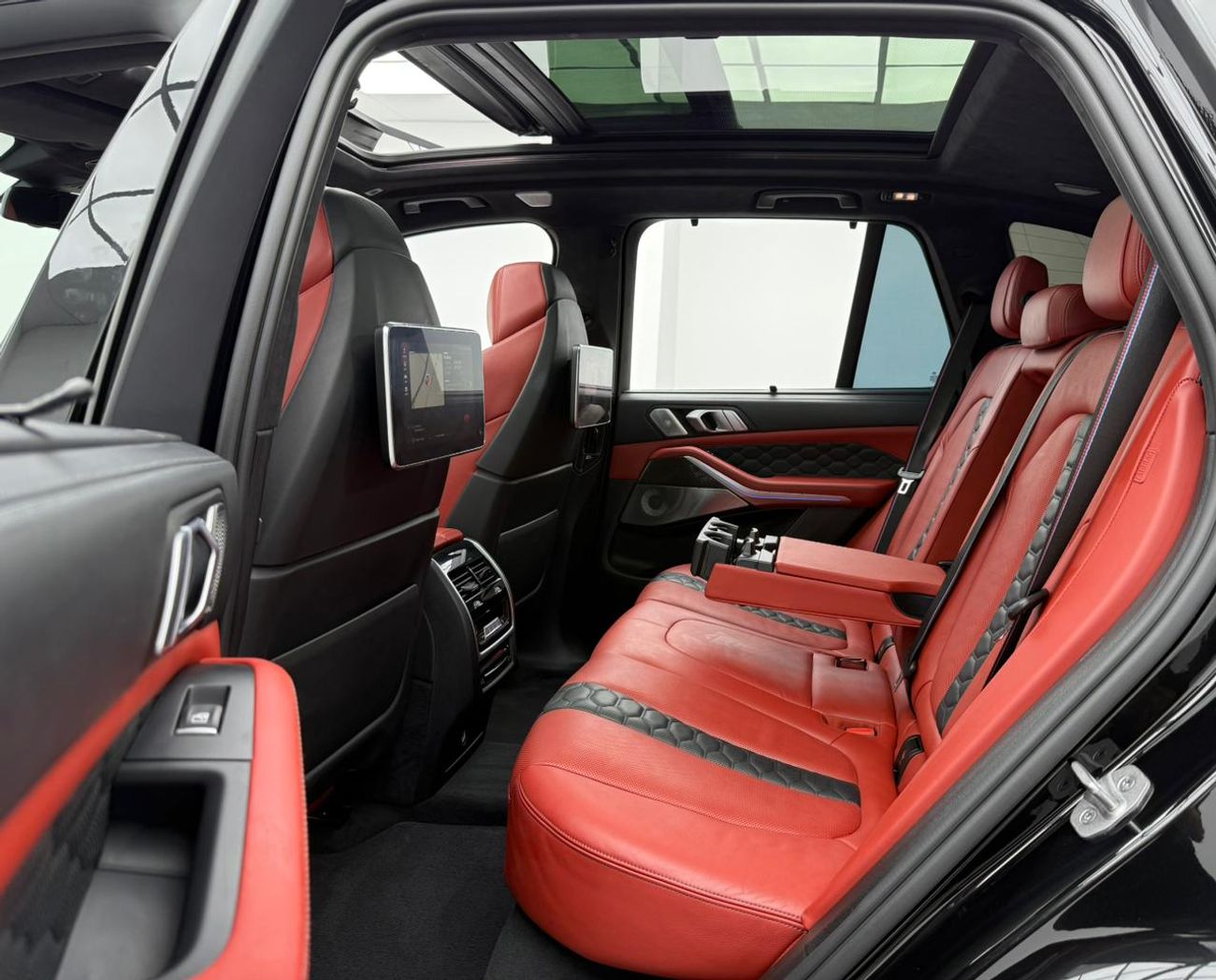 BMW X5M Competition 4.4L 2021 BMW X5M Competition, Warranty, Full BMW Service History, Carbon Fiber Interior