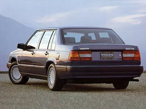 Volvo 940 exterior - Rear Right Angled