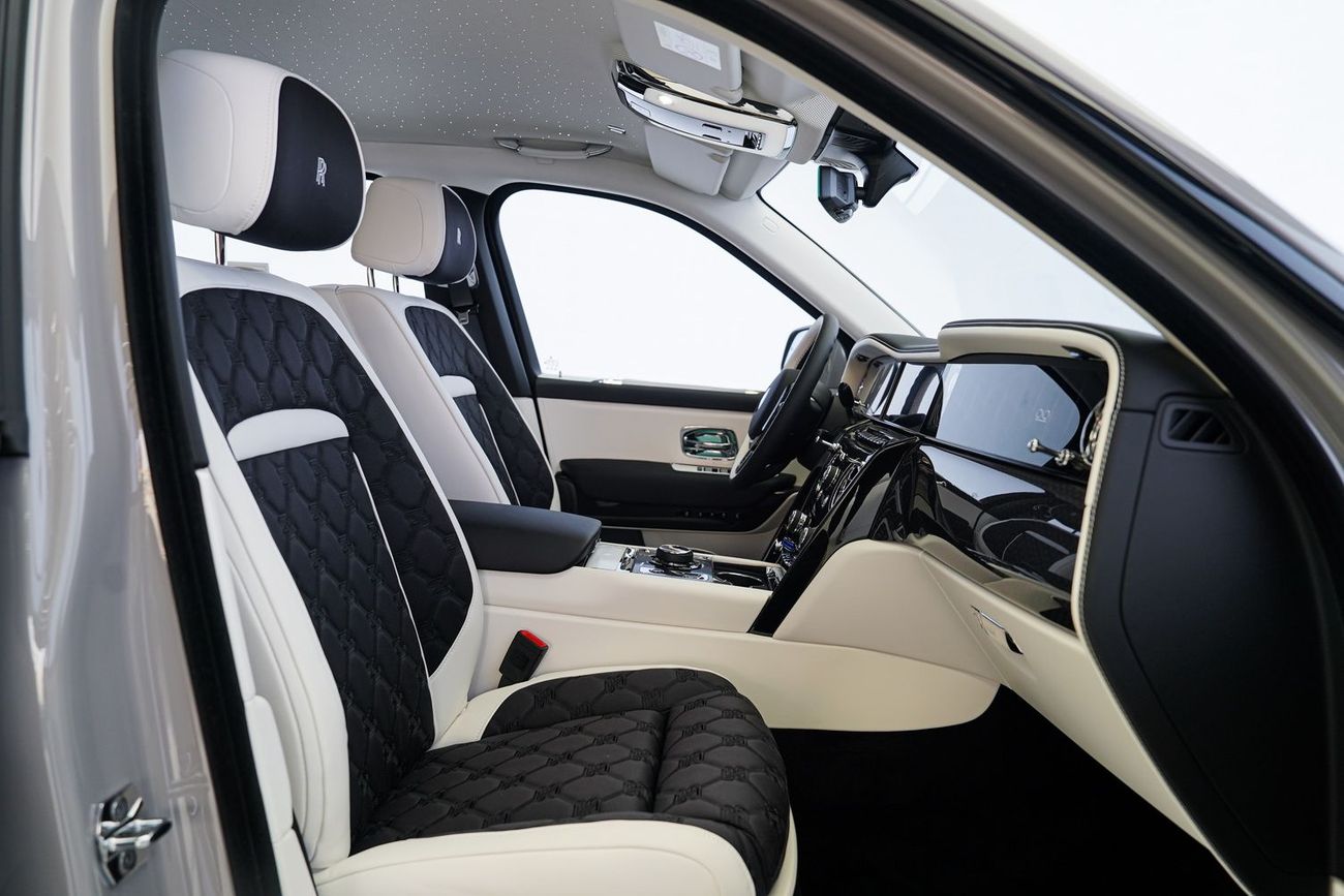 رولز رويس كولينان CULLINAN BLACK BADGE DUALTIY SEATS
