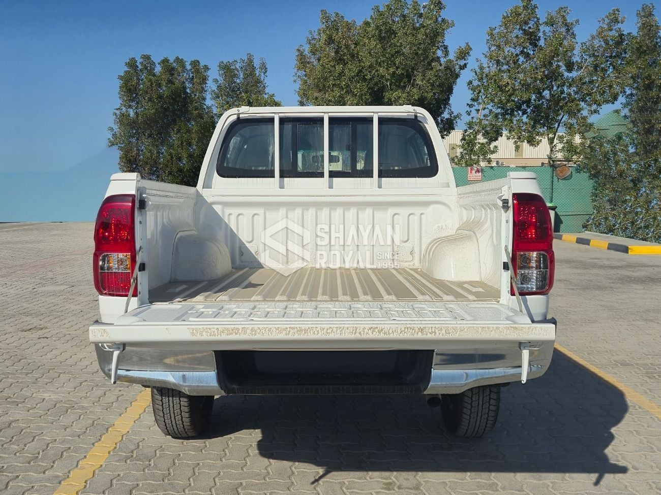 Toyota Hilux DLX 2.4L DIESEL DLX-STANDARD 4WD MT DC 6-SEATS 2026MY