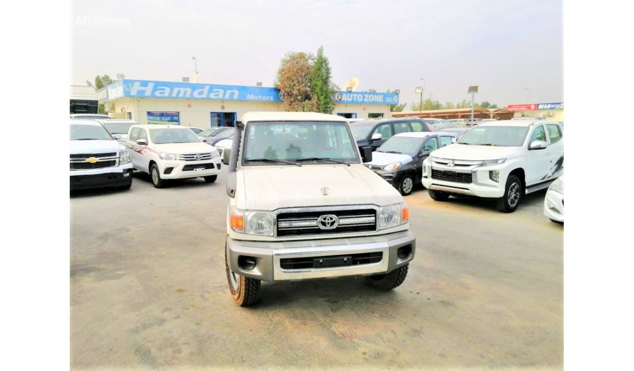 Toyota Land Cruiser Pick Up v6  douple  cap