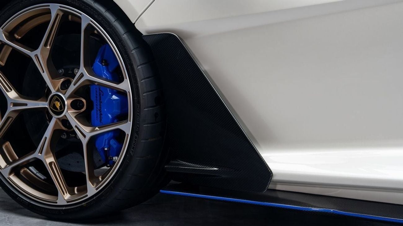 لامبورغيني ريفويلتو - 2024 - GCC - Under Warranty and Service Contract