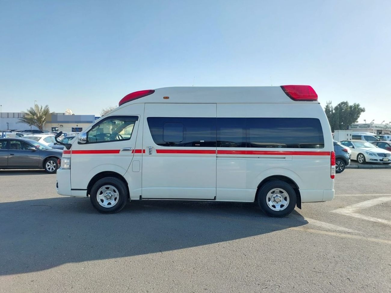 Toyota Hiace TOYOTA HIACE VAN AMBULANCE RHD 2015 MODEL 2.7 L PETROL AUTOMATIC(PM15323)