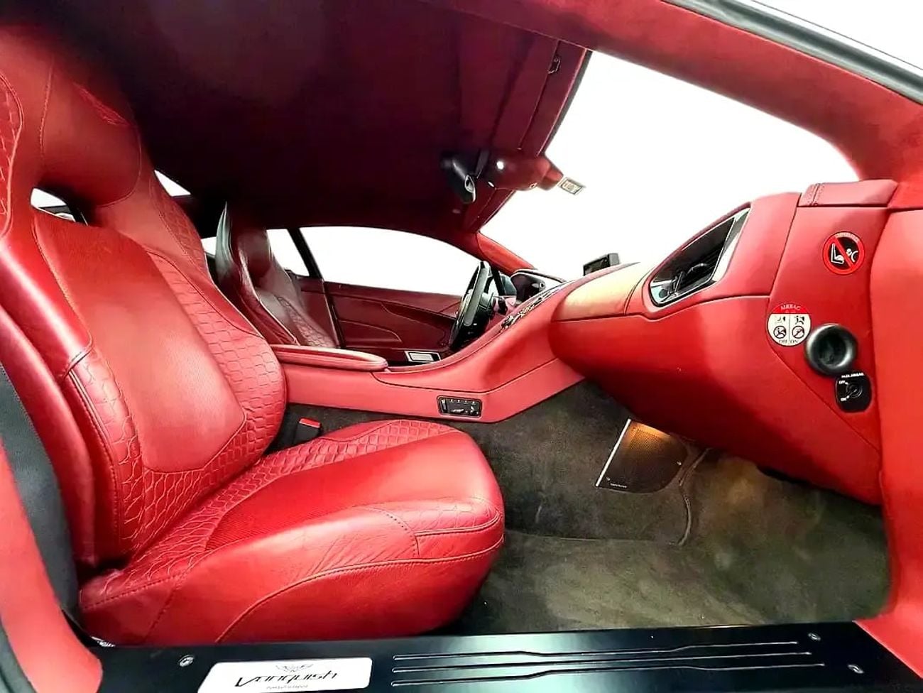 أستون مارتن فانكويش فولانتي RARE FULL CARBON SPEC | GCC | V12 ENGINE