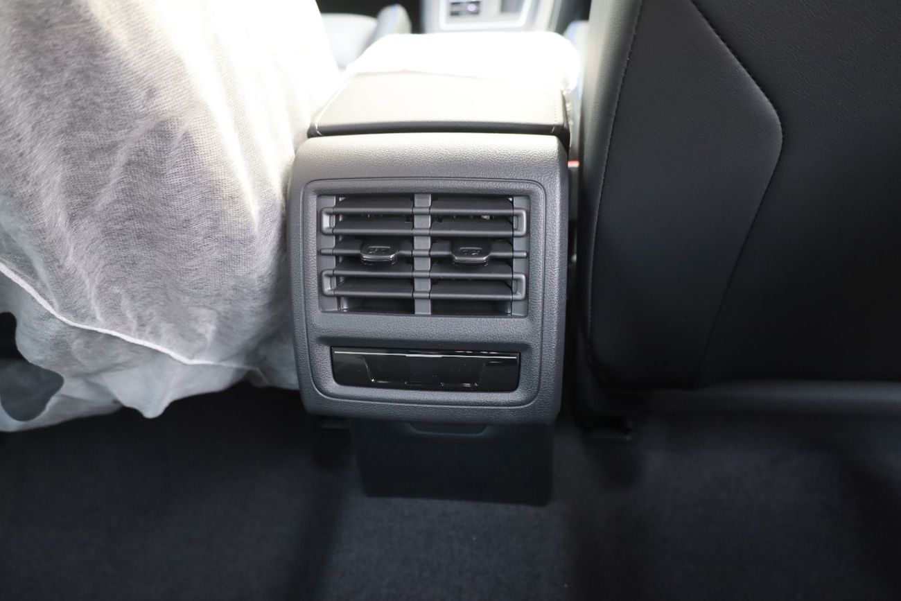 فولكس واجن جولف ار 300TSI 2025 Model Only for export only