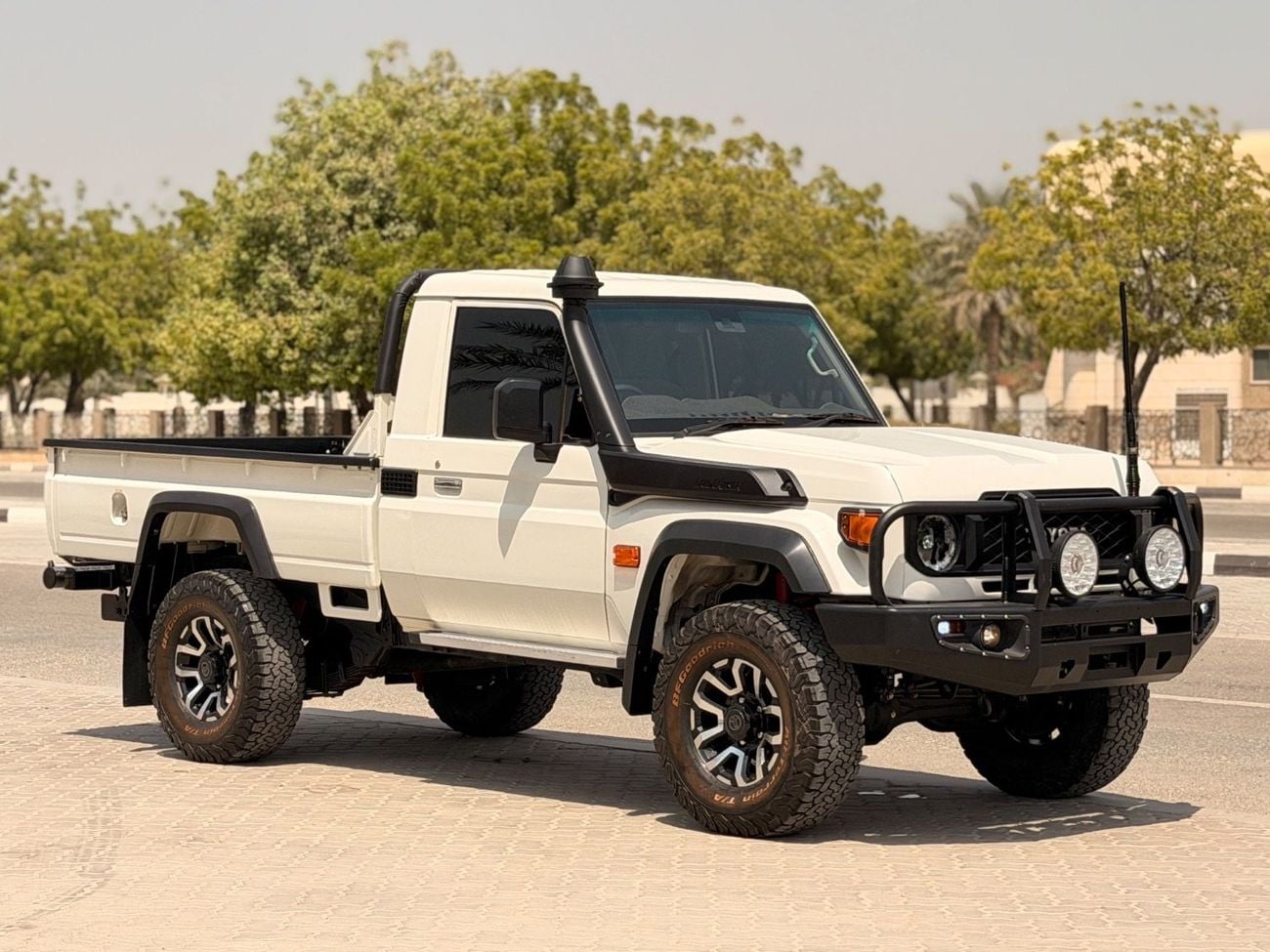 Toyota Land Cruiser Pickup 70 VXR