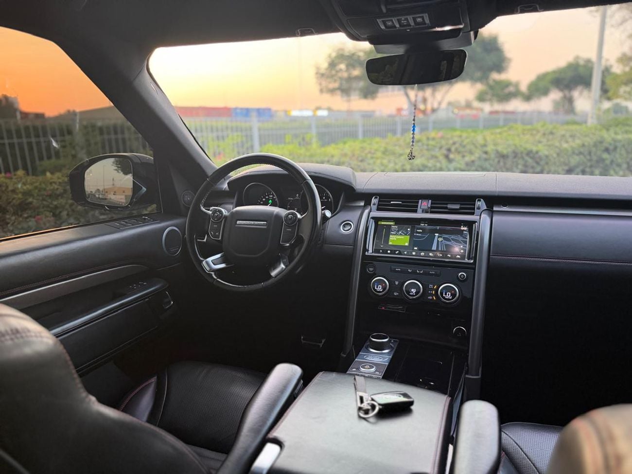 Land Rover Discovery HSE Land Rover Discovery Si6 2017 GCC Specs Full Service History 2 Keys One Owner
