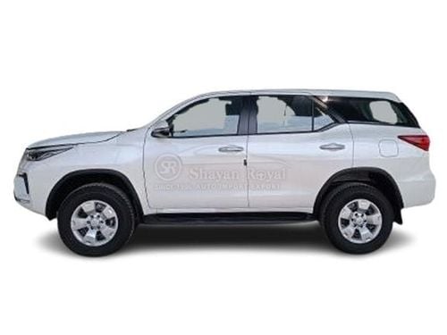 Toyota Fortuner LHD 2.4L DIESEL E 4X4 AT_24YM