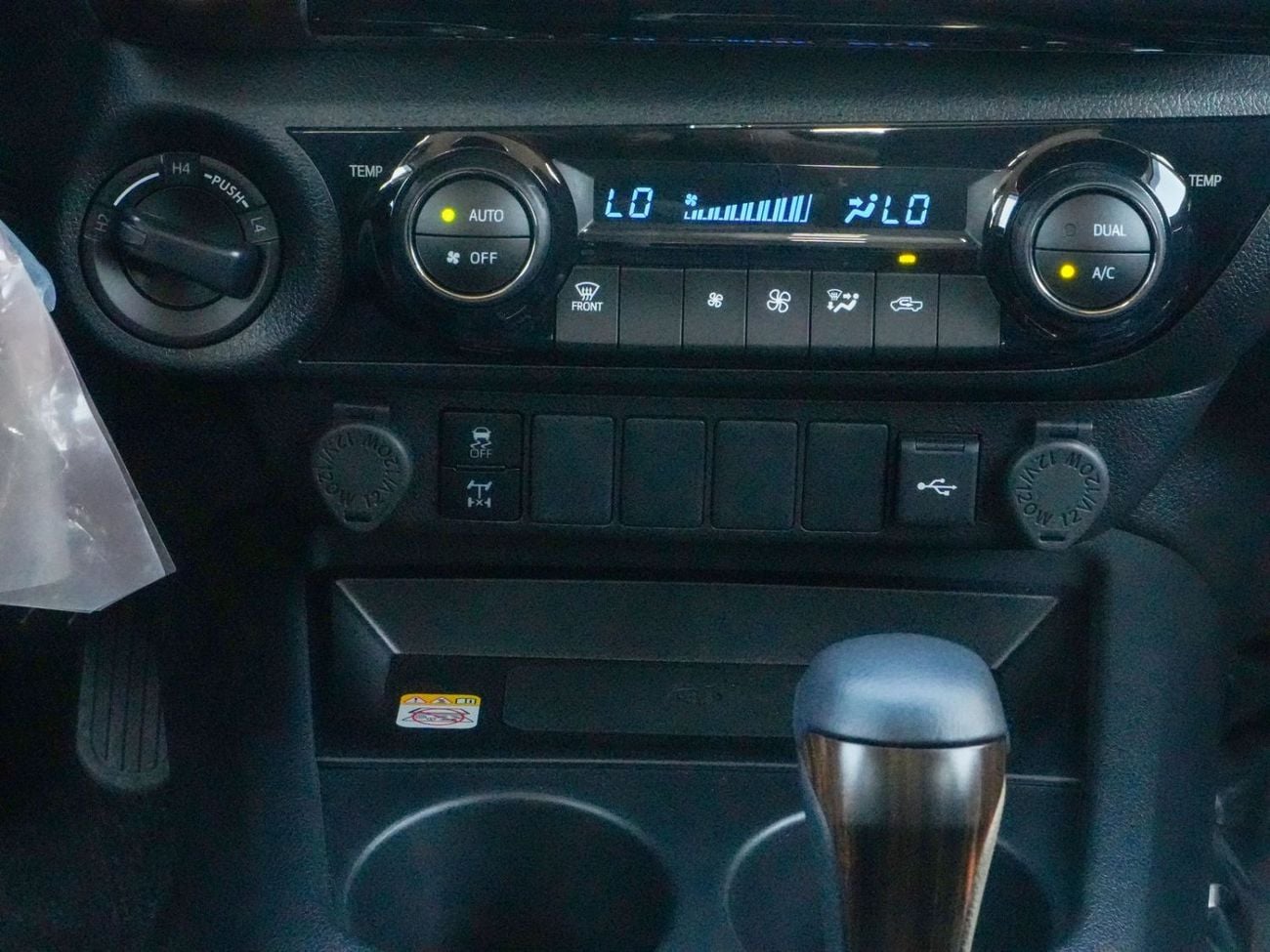 تويوتا هيلوكس 2026 TOYOTA HILUX SR 5 D/CAB 2.8L P/UP 4X4 DIESEL A/T FULL GCC BRAND NEW 0KM